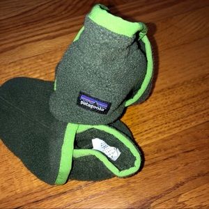 Patagonia - 18 to 24 month fleece green booties
